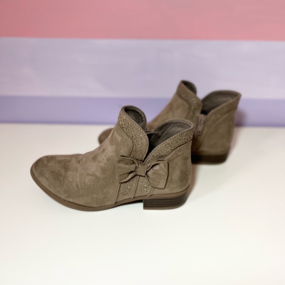 So, tan, suede, little girl boots size 2